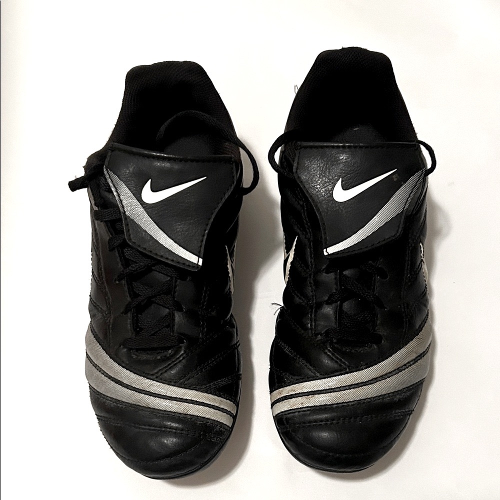 Nike  Youth black white and grey  Soccer Cleats